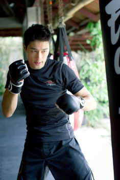 Chị em “khóc thét” khi nhìn ảnh xuống sắc của tài tử lừng lẫy một thời: Johnny Trí Nguyễn