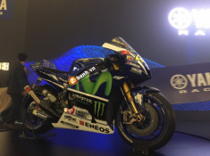 Cờ Việt Nam lần đầu tiên xuất hiện trên Yamaha M1 bước vào MotoGP