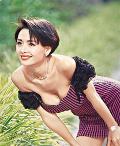 Để có được vòng ngực khủng triệu người khao khát, cô đào phim 18 đã vất vả thế nào?