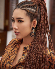 Đúng là Hân Hoa Hậu, đổi xoành xoạch cả chục kiểu tóc mà vẫn đẹp rụng tim