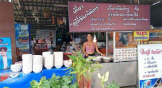 Hàng hủ tiếu Thái khách đến nườm nượp vì vừa ngon miệng lại vừa ngon mắt