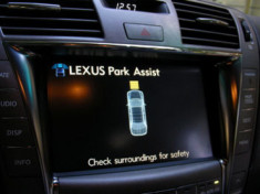  Hệ thống đỗ tự động trên Lexus LS460 