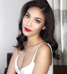 Không phải nude hay hồng, đỏ chính là màu son giúp “môi thâm” Lan Khuê lên đời nhan sắc