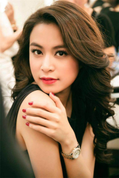 Mặc kệ cằm Vline, Hoàng Thùy Linh cùng dàn mỹ nhân Việt vẫn đẹp miễn chê với mặt góc cạnh