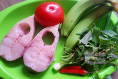 Mát trời làm cá kho chuối xanh đậm đà, ngon miệng
