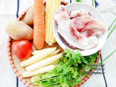 Mẹ nấu canh sườn sụn rau củ chuẩn vị, đậm đà đưa cơm