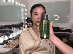 Mụn chi chít cỡ nào cũng biến mất chỉ nhờ 5 phút áp dụng cách trang điểm cực dễ này
