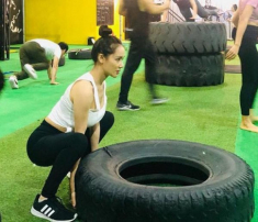 Nhã Phương đăng ảnh chăm chỉ tập gym, dân mạng chỉ tập trung vào vòng 1 khủng của cô