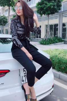 Nhan sắc bạn gái mới Cường Đô la khi để mặt mộc và diện bikini thiêu đốt ánh nhìn