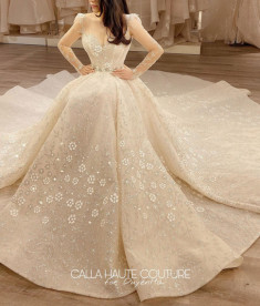 NTK Phương Linh đưa vườn hoa nghệ thuật vào thiết kế Calla Haute Couture mới nhất