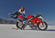 Nữ biker nỗi bật nhất của năm “Valerie Thompson”