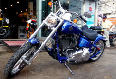  Phong cách chopper của Harley Rocker C 2009 ở Sài thành 