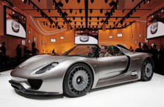  Porsche 918 Spyder có giá 650.000 USD 