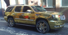  Quả bóng vàng châu Phi chạy Cadillac mạ vàng 
