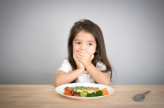 Trẻ biếng ăn: Nguyên nhân và các giải pháp giúp trẻ hết biếng ăn