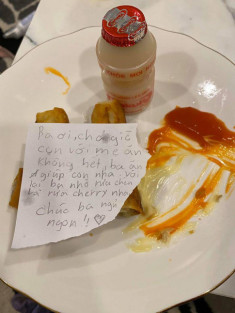 Để đồ ăn thừa cho ba, lời nhắn của con gái Huy Khánh mới là điều đáng bàn