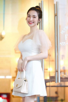 Hòa Minzy nhờ Erik chỉnh ảnh và cái kết chứng tỏ không phải lúc nào ảnh chỉnh sửa cũng đẹp