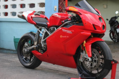 Huyền thoại trỗi dậy : Ducati 999S trong bản nâng cấp đầy ấn tượng