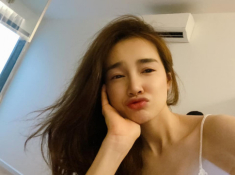 Than thở mất ngủ mấy ngày, mẹ bỉm Nhã Phương vẫn sở hữu mặt mộc tươi rói, đáng ghen tị