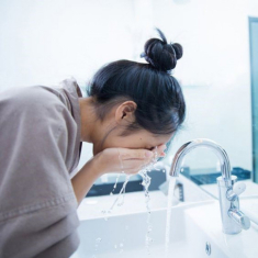 Nếu không nắm rõ các nguyên tắc trị mụn sau thì dù bỏ tiền triệu đi spa cũng “công cốc”!