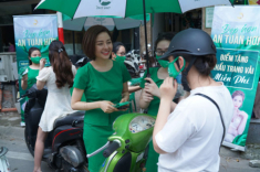 Trâm Anh cùng dàn hotgirl Thu Cúc phát miễn phí hơn 15 nghìn khẩu trang vải