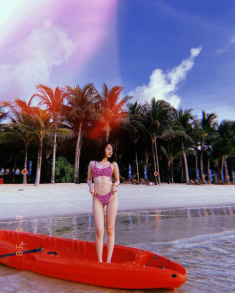 Bảo Anh “đốt mắt” dân tình khi diện bikini, dù gầy nhưng vòng 3 vẫn căng tròn