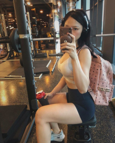 Bị chê body vừa đô vừa thô cũng không làm Miu Lê ngừng chăm chỉ tập gym và ăn kiêng