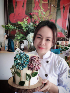 Bỏ kinh doanh đi bán bánh kem nghệ thuật, mẹ Hà Nội doanh thu 70 triệu/tháng