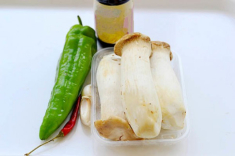 Chỉ vài phút là có ngay món nấm xào dầu hào đơn giản mà đánh bay cả nồi cơm