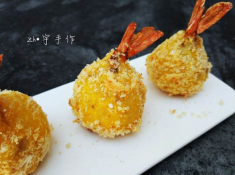 Cuối tuần, được mẹ nịnh bằng món tôm nướng tròn như quả trứng bé mê ăn liền