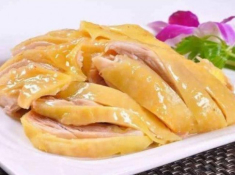 Đầu bếp “xịn” mách cách luộc đùi gà công nghiệp vừa ngon lại ngọt không chê vào đâu được