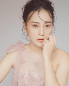 Đọ sắc cùng My Sói, Quỳnh Búp Bê thần thái sang chảnh nhưng lộ mí cắt hơi thiếu tự nhiên