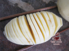 Khoai tây kẹp thịt nướng kiểu này người già, trẻ nhỏ đều thích