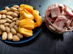 Mẹ chồng hoảng hốt thấy con dâu cho mít vào nồi sườn, ăn rồi mới hiểu tại sao