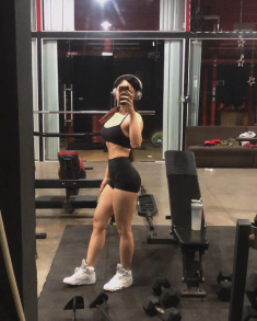 Miu Lê tập đúng cách giúp cơ thể săn chắc, chị em đừng nghĩ cứ đến gym là đô con