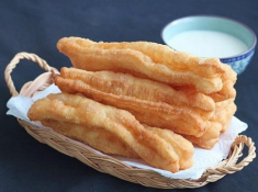Nghỉ lễ rảnh rỗi, học mẹ đảm làm quẩy ngào đường gừng ngon đến nỗi chồng con “chén tì tì”