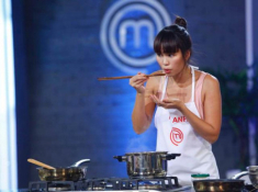 Siêu mẫu Hà Anh nấu ngon làm chồng “ăn túi bụi”, ông xã Tây ra tay cũng không vừa