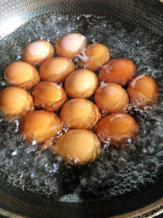 Trứng om ngũ vị tiện nhanh bữa sáng, thơm lừng bữa trưa, lót dạ buổi xế chiều