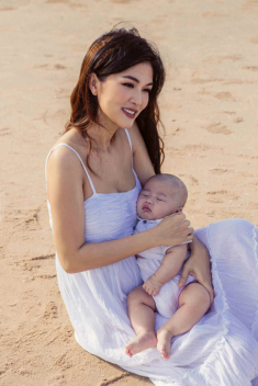 Khoe ảnh gia đình, Hoa hậu 6 con Oanh Yến lại bị nhận xét giống Marian Rivera