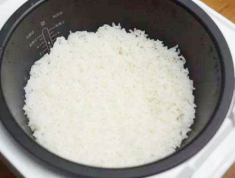 Không biết ăn sáng gì, làm cơm nắm đủ vị ăn ở nhà cũng ngon, mang đi làm cũng tiện
