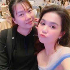 Người giúp việc của Ngọc Trinh sung sướng vì được cô chủ khen với món lẩu ngon mắt