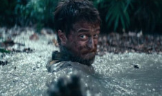 Sau Leonardo DiCaprio, đến lượt Daniel Radcliffe vật vã giành sự sống trong rừng chết