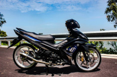 Biển gió và Yamaha Exciter 135cc phong cách Malaysia