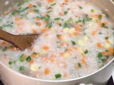 Cách nấu cháo thịt bò hạt sen tuy đơn giản mà thơm ngon bất ngờ