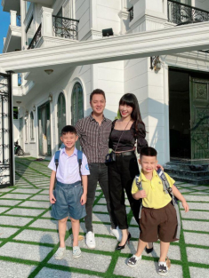 Đưa con đi khai giảng, dân tình để ý nhiều sao Việt đại gia cho con học trường bình dân