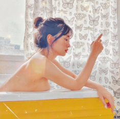 Hot girl bồn tắm khoe vòng một đẫy đà chạm ngưỡng 1 mét khuấy đảo mạng xã hội