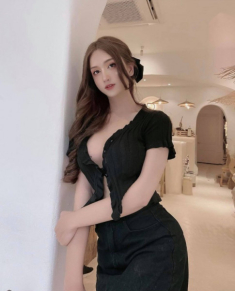 Hot girl siêu vòng một mặc áo chỉ buộc một sợi dây, dân mạng đứng tim sợ dây áo tuột