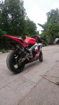 Yamaha R1 phân khối lớn