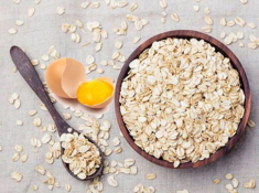 3 cách nấu cháo yến mạch trứng gà cho bé ăn dặm đầy đủ dinh dưỡng