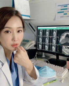 Bà mẹ 7X có con gái lớn vẫn bị các thanh niên vào tán tỉnh đòi yêu